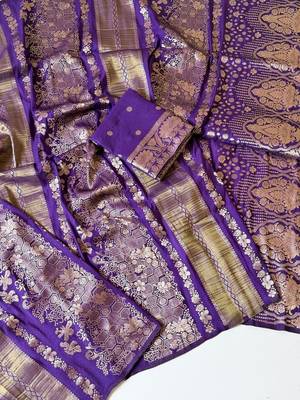 Purple Tassels Fumka On Pallu With Flower Veil And Beautiful Zomatri Flower georgettete Saree 2