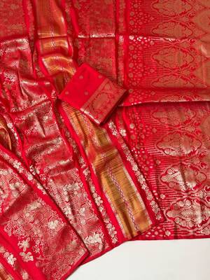 Red Color Tassels Fumka On Pallu With Flower Veil And Beautiful Zomatri Flower georgettete Saree 2