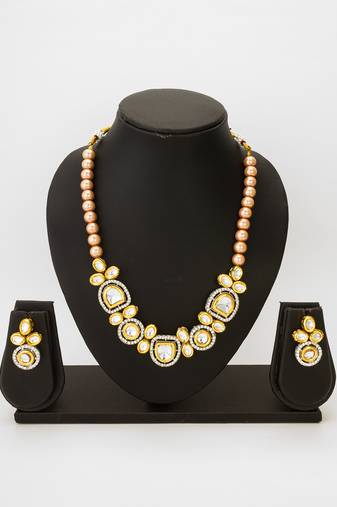 gold tone kundan choker set