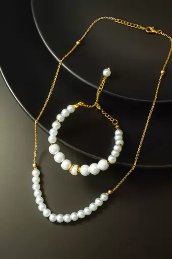 white pearl necklace bracelet set