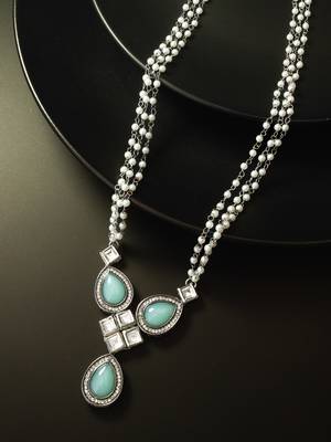 triple strand pearl necklace 4