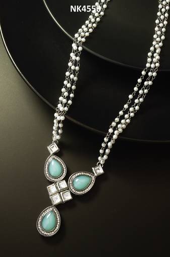 triple strand pearl necklace