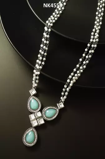 triple strand pearl necklace