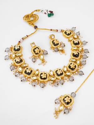 kundan necklace set with maang tikka 2