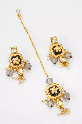 kundan necklace set with maang tikka