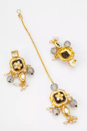 kundan necklace set with maang tikka