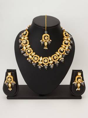 kundan necklace set with maang tikka 1