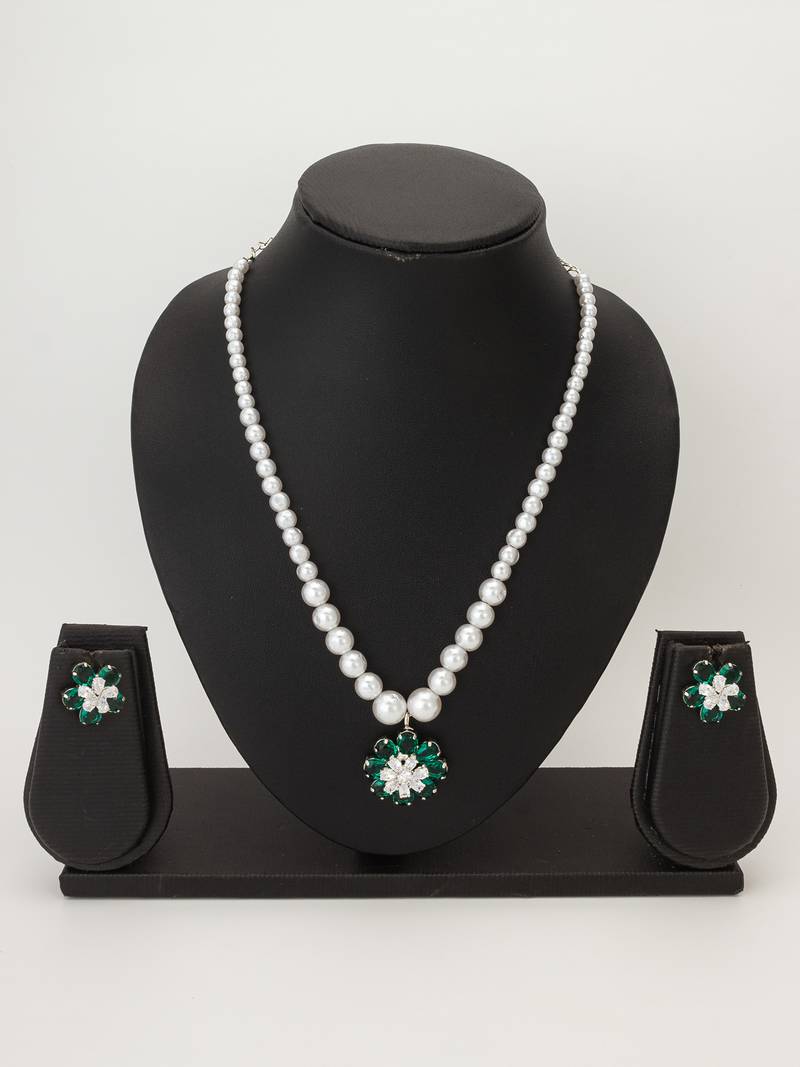 pearl emerald necklace set