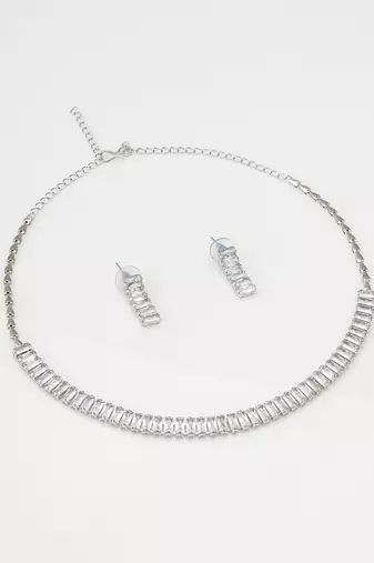 contemporary ad necklace set