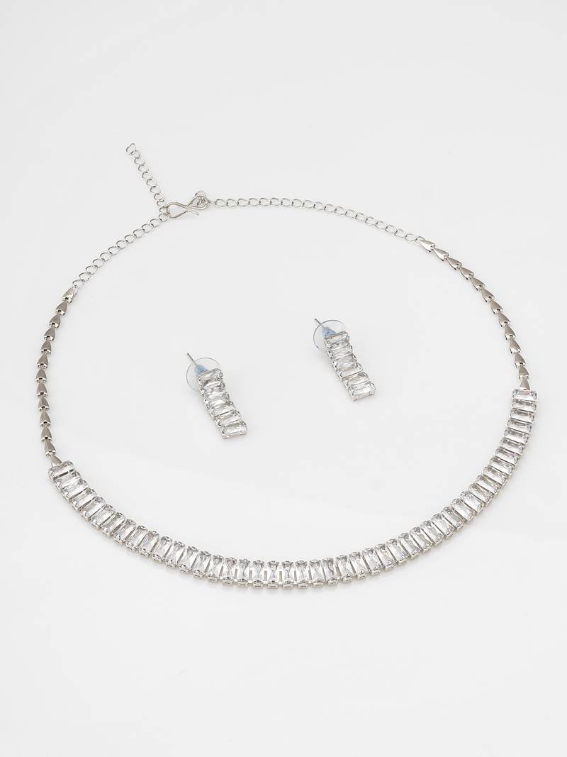 contemporary ad necklace set