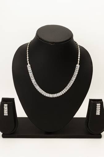 contemporary ad necklace set