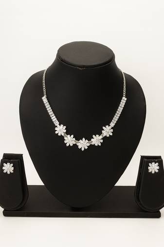 floral motif ad necklace set