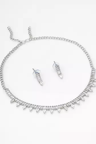 sleek line ad necklace set