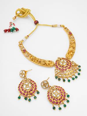 gold toned floral pendant set 2
