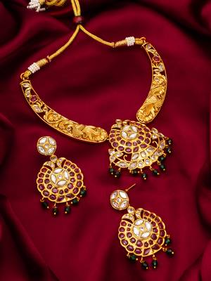 gold toned floral pendant set 1