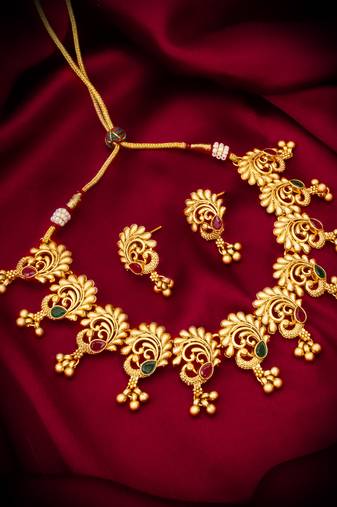 temple design gold tone set