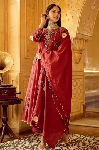 red chanderi silk blend embroidered kurta set with dupatta