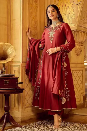 red chanderi silk blend embroidered kurta set with dupatta