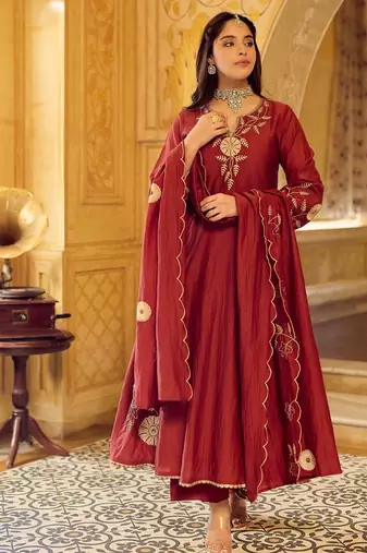 red chanderi silk blend embroidered kurta set with dupatta