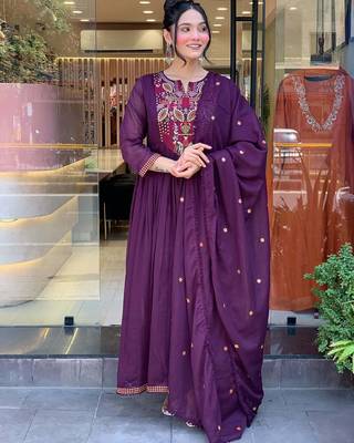 purple chanderi silk blend sequins embroidered kurta set with dupatta 3