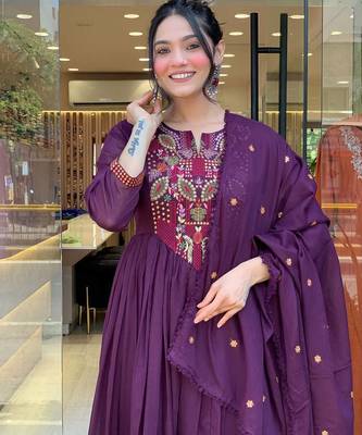 purple chanderi silk blend sequins embroidered kurta set with dupatta 4