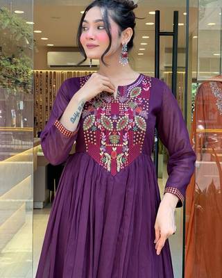 purple chanderi silk blend sequins embroidered kurta set with dupatta 5