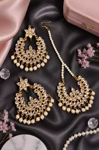 Kundan embellished dangler earrings maang tikka set