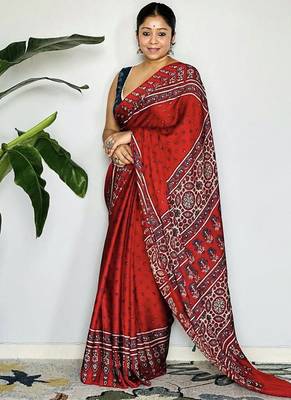 Red japan satin saree with digital print blouse 4