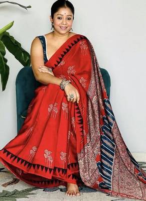 Red japan satin saree with digital print blouse 3