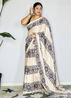 Off-White japan satin saree with digital print blouse 2