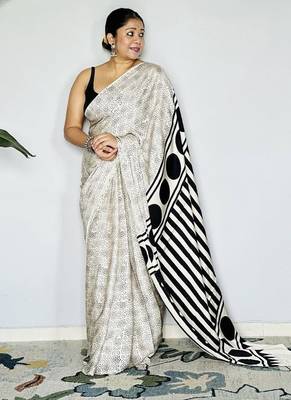 Off-White japan satin saree with digital print blouse 4