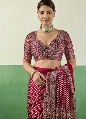 maroon faux satin printed saree 4