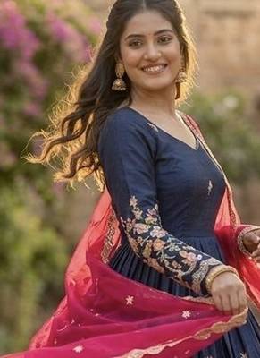 navy blue embroidered anarkali gown with pink dupatta 2