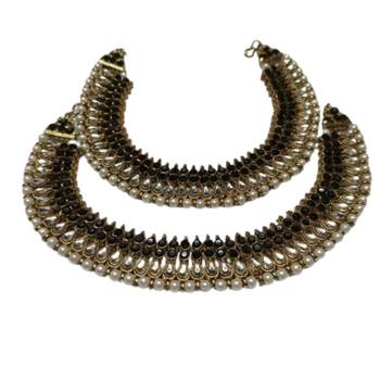 Gold Plated Handcrafted Black colour Anklets with Pearl & Kundan 4