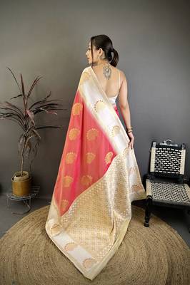 Women coral soft silk blend gold zari woven buttas banarasi silk blend saree 3