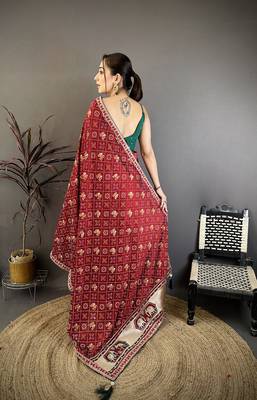 Women maroon vichitra silk blend bandhani & animal motifs bandhani saree 4