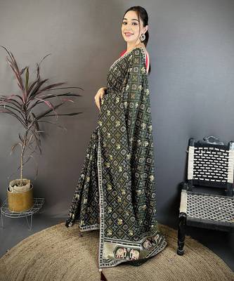 Women dark green vichitra silk blend bandhani & animal motifs bandhani saree 2
