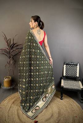 Women dark green vichitra silk blend bandhani & animal motifs bandhani saree 4