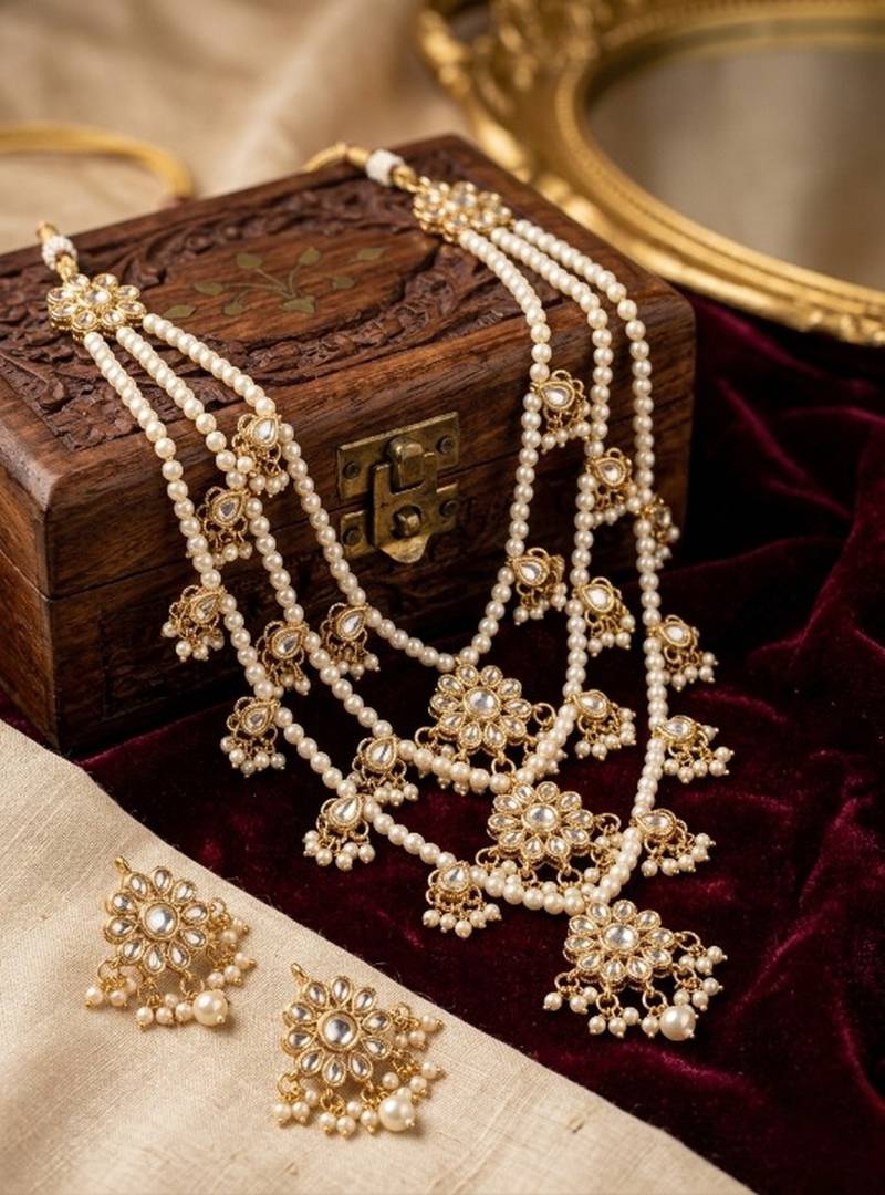Traditional kundan & pearl layered Necklace :: set - details 