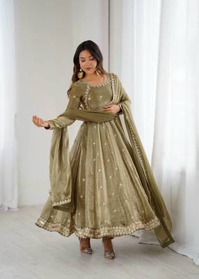 Green Fandy Silk Embroidered  Kurti Pant Dupatta 2