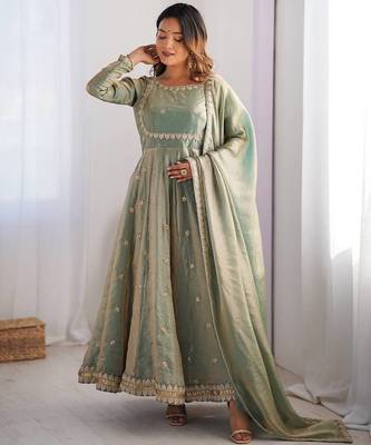 Green Fandy Silk Embroidered Kurti Pant Dupatta 2