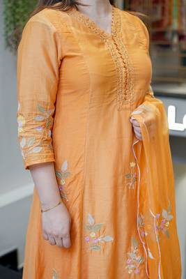 orange muslin silk blend embroidered kurta set with dupatta 5