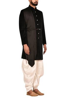 Black embroidered suede velvet sherwani for men 3
