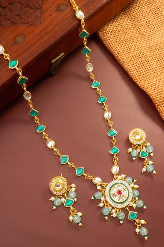 Green stone pendant necklace earring set