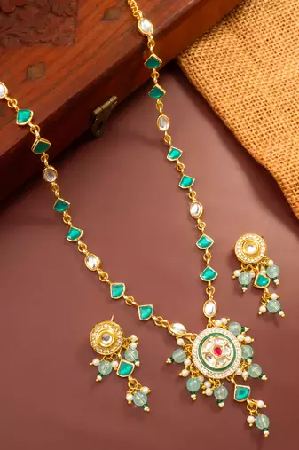Green stone pendant necklace earring set