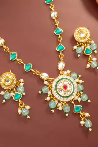 Green stone pendant necklace earring set
