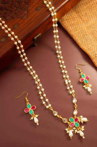 Pearl floral pendant necklace earring set