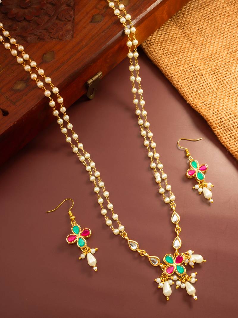 Pearl floral pendant necklace earring set