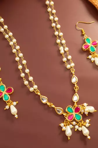 Pearl floral pendant necklace earring set