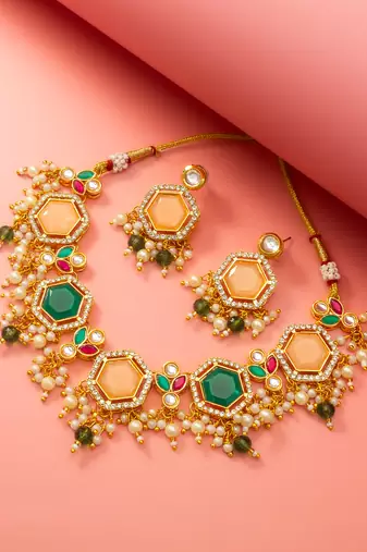 Peach green stone choker necklace set